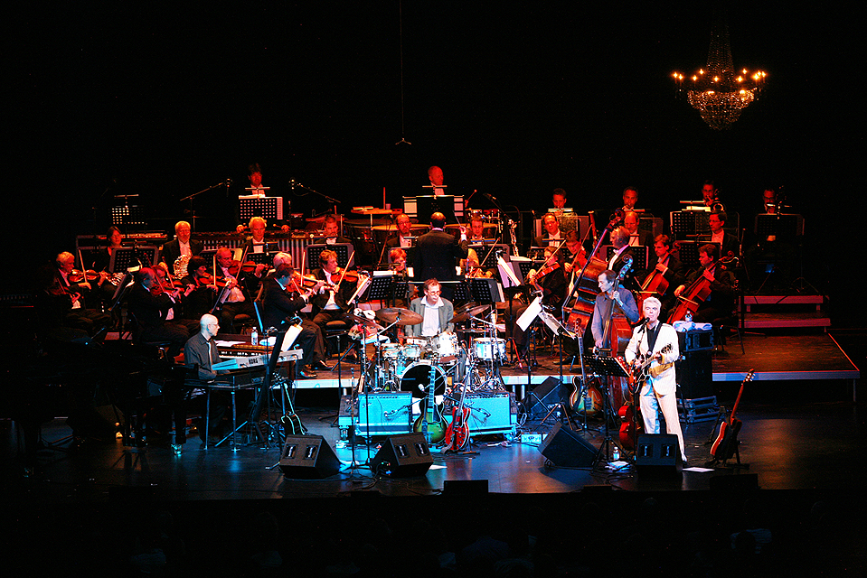 DAVID BYRNE AND THE DUISBURG PHILHARMONIC ORCHESTRA